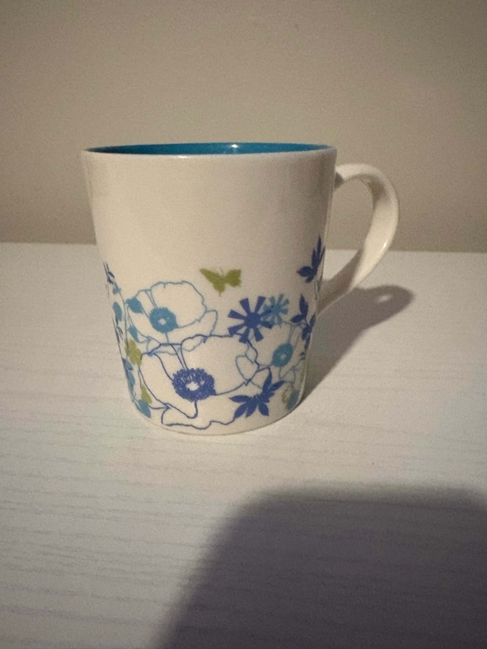 Starbucks coffee mug 2006 Ceramic Floral Blue Accent Mug - White and Blue
